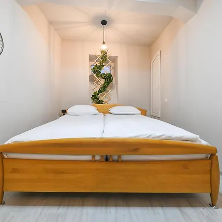 Two Bedroom Apartment In The City Center Apartman *