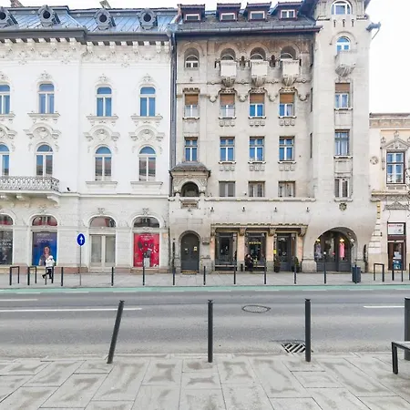Apartman Two Bedroom Apartment In The City Center *