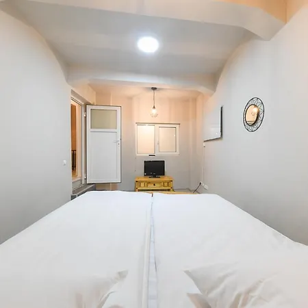 Apartman Two Bedroom Apartment In The City Center *