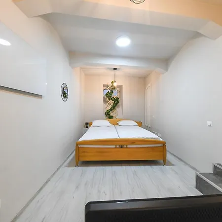 Apartman Two Bedroom Apartment In The City Center