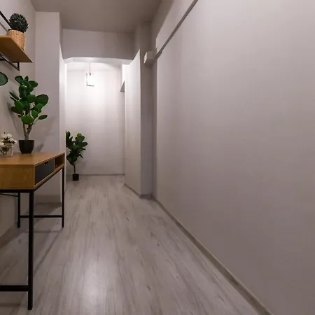 Two Bedroom Apartment In The City Center Kolozsvár